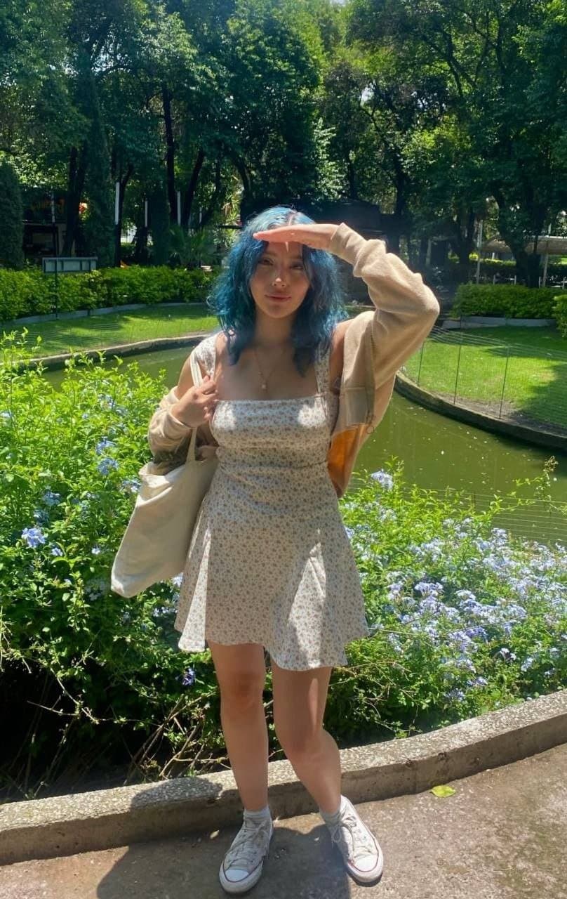 Simone una jovencita culona de 22 años convertida en una zorra web