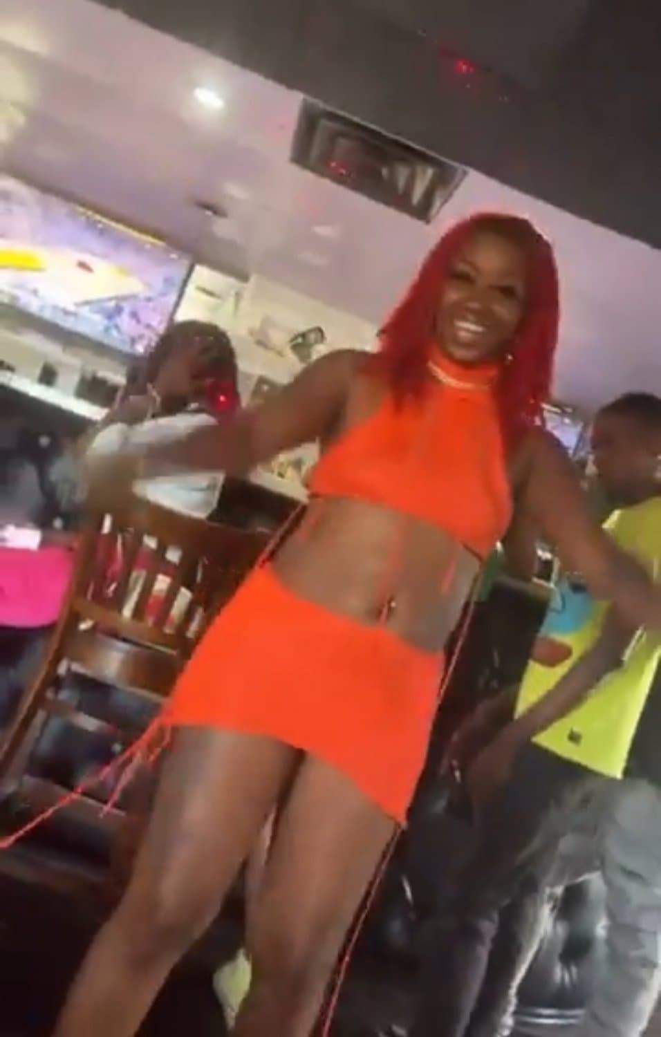 Freak Heaux. Freak Heaux. Bounce ya ass make ya knees touch ya elbows!! ??