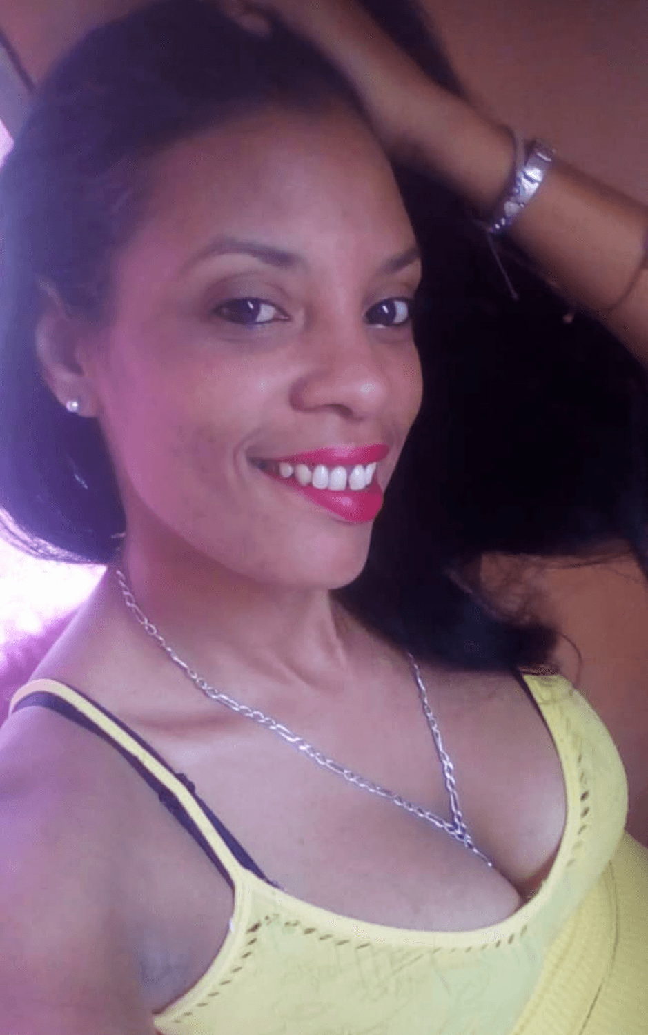 LES PRESENTO A MI TIA ESTA RIQUÍSIMA VIVE EN COLOMBIA EN OCASIONES TENGO SEXO CON ELLA MAMA RICO