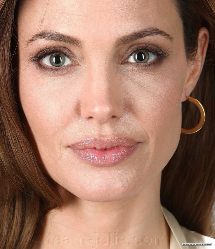 Click to view full size Margot Robbie. Zazie Beetz. Angelina Jolie. Captions