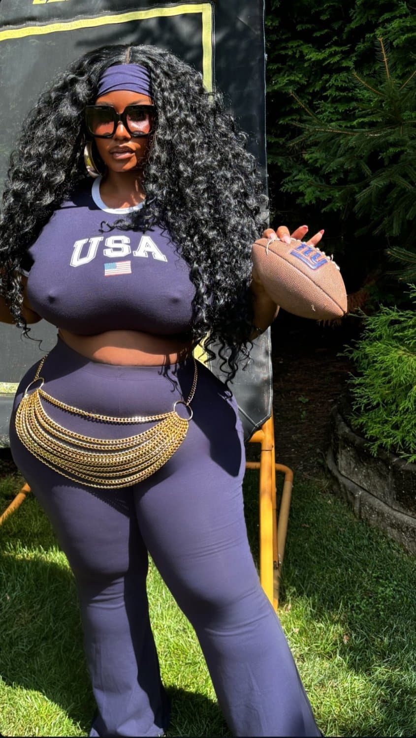 Black Gilf Witha Huge Ass & Fat Tits