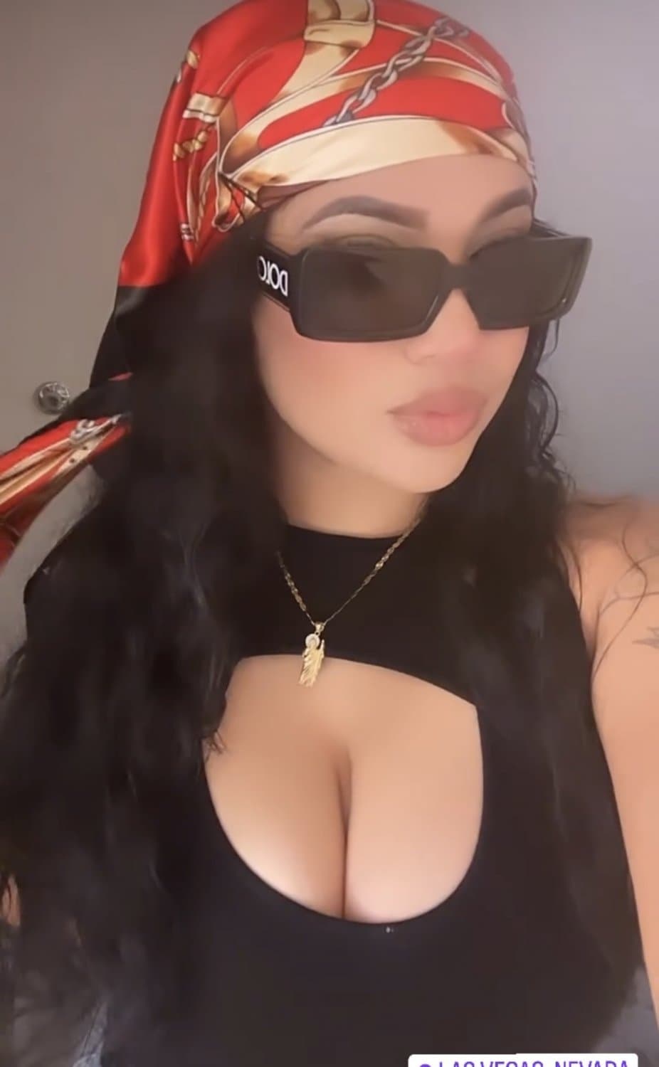 Big tit Latina milf showing toes