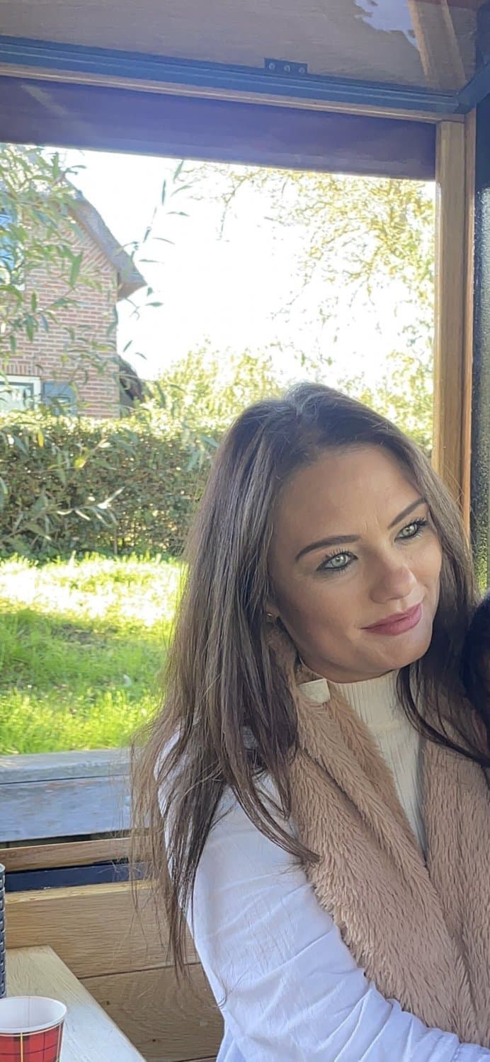 Bridget Sexy chatpic slut repost to your page Before she goes private get her on the hot page