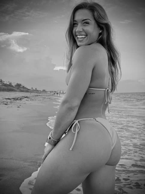 Gorgeous gorgeous girls lift heavy heavy weights