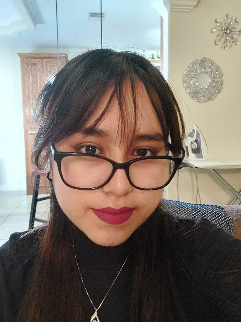 muy inocente a la vista de todos, pero la puta se deja cojer por todos los que sea