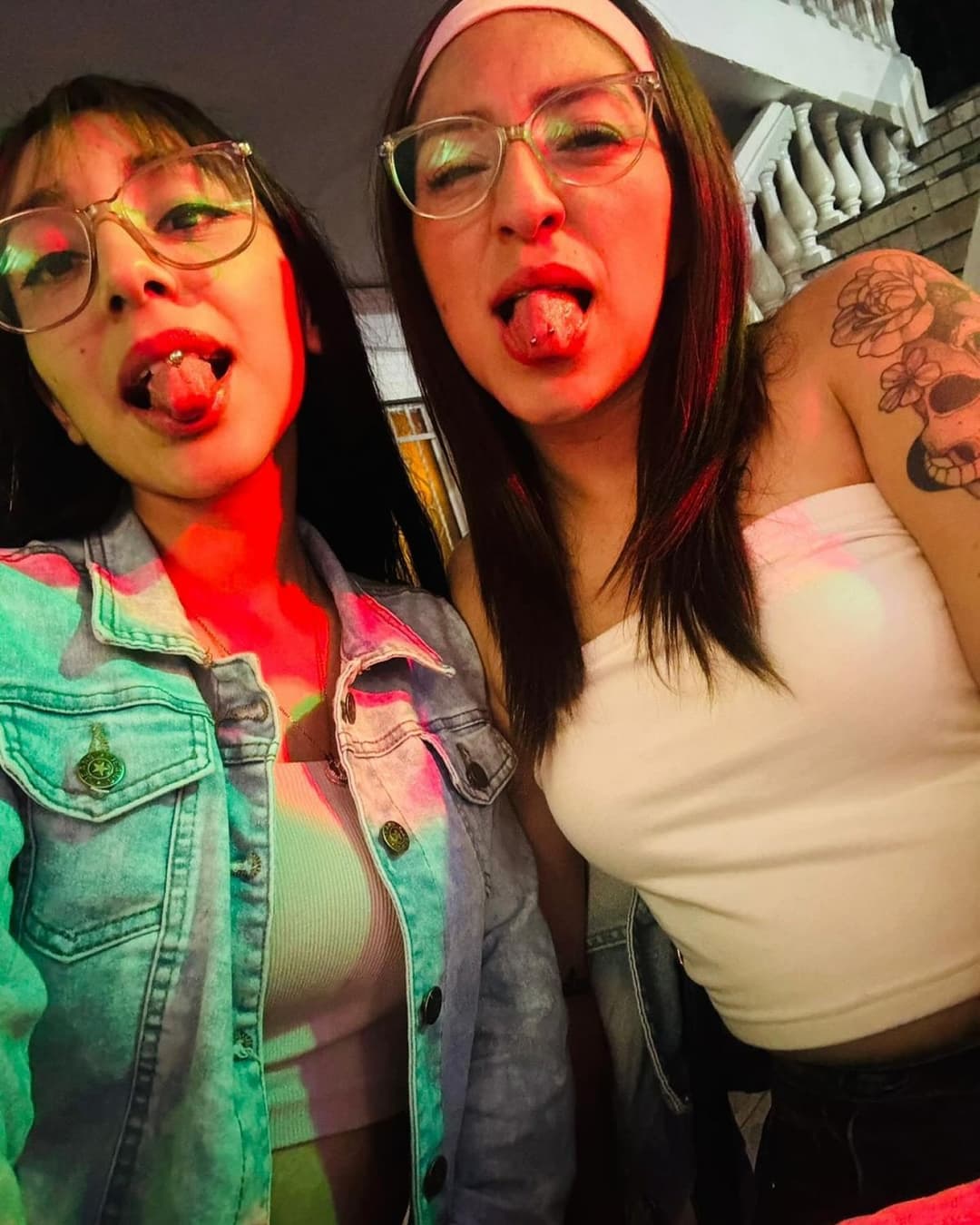 Adrian y Brenda dos hermanas putas