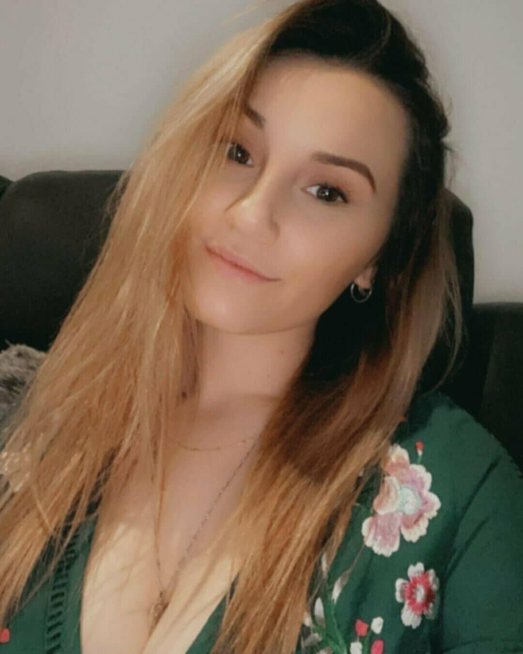 Pretty amateur can self fist