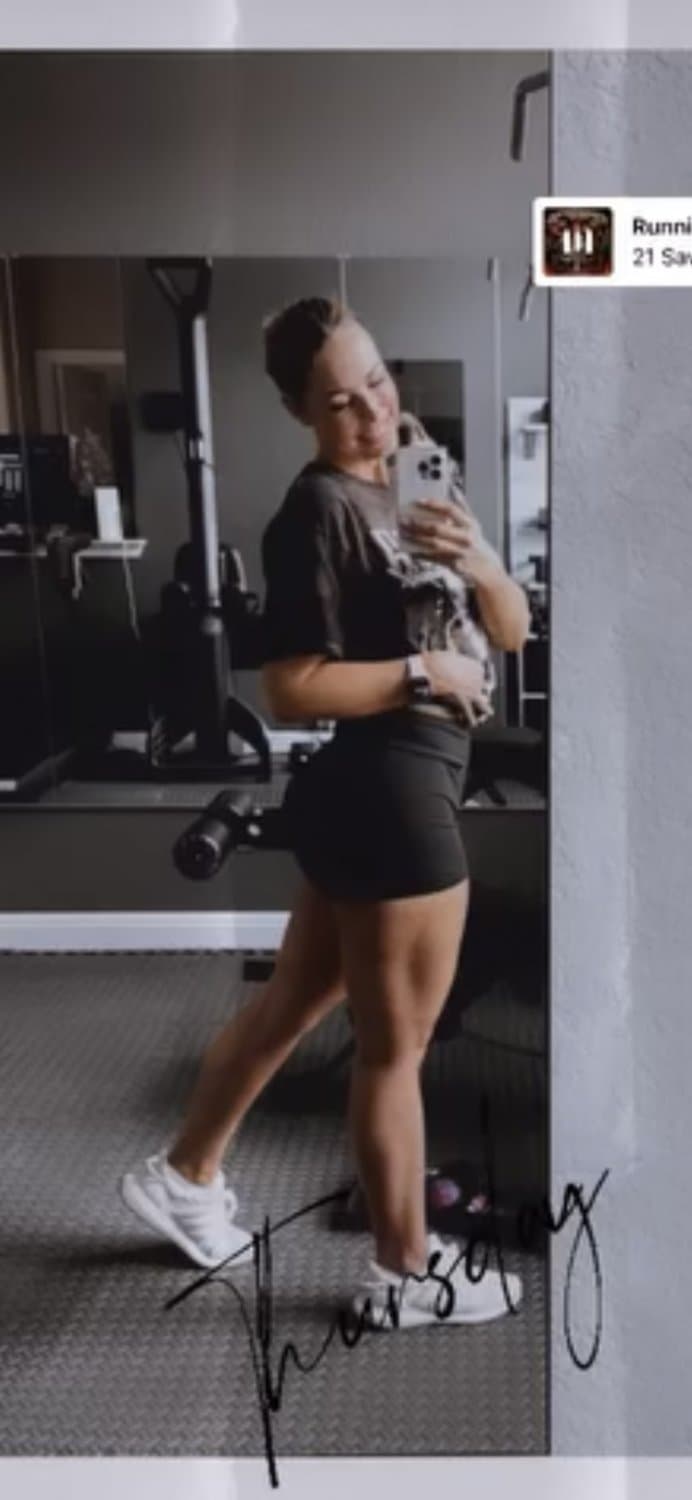 Click to view full size TikTok milf Robyn fields