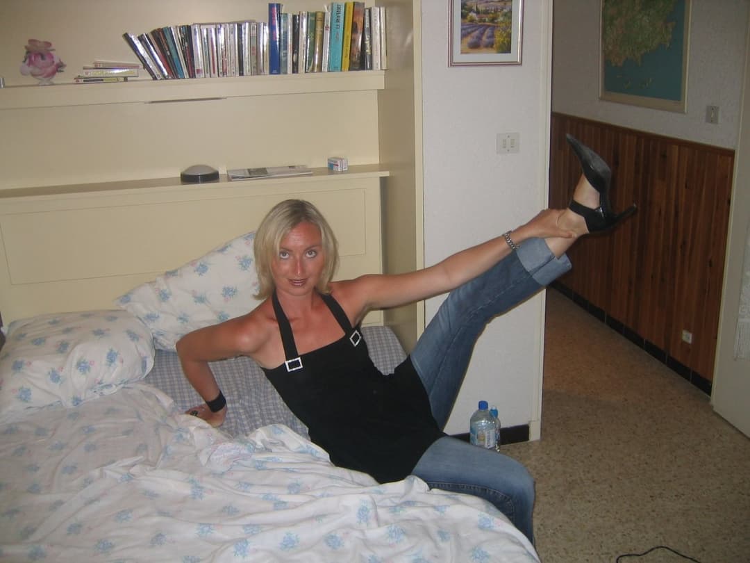 Time To Play - The Salad Bowl Looked Inviting.     (z)