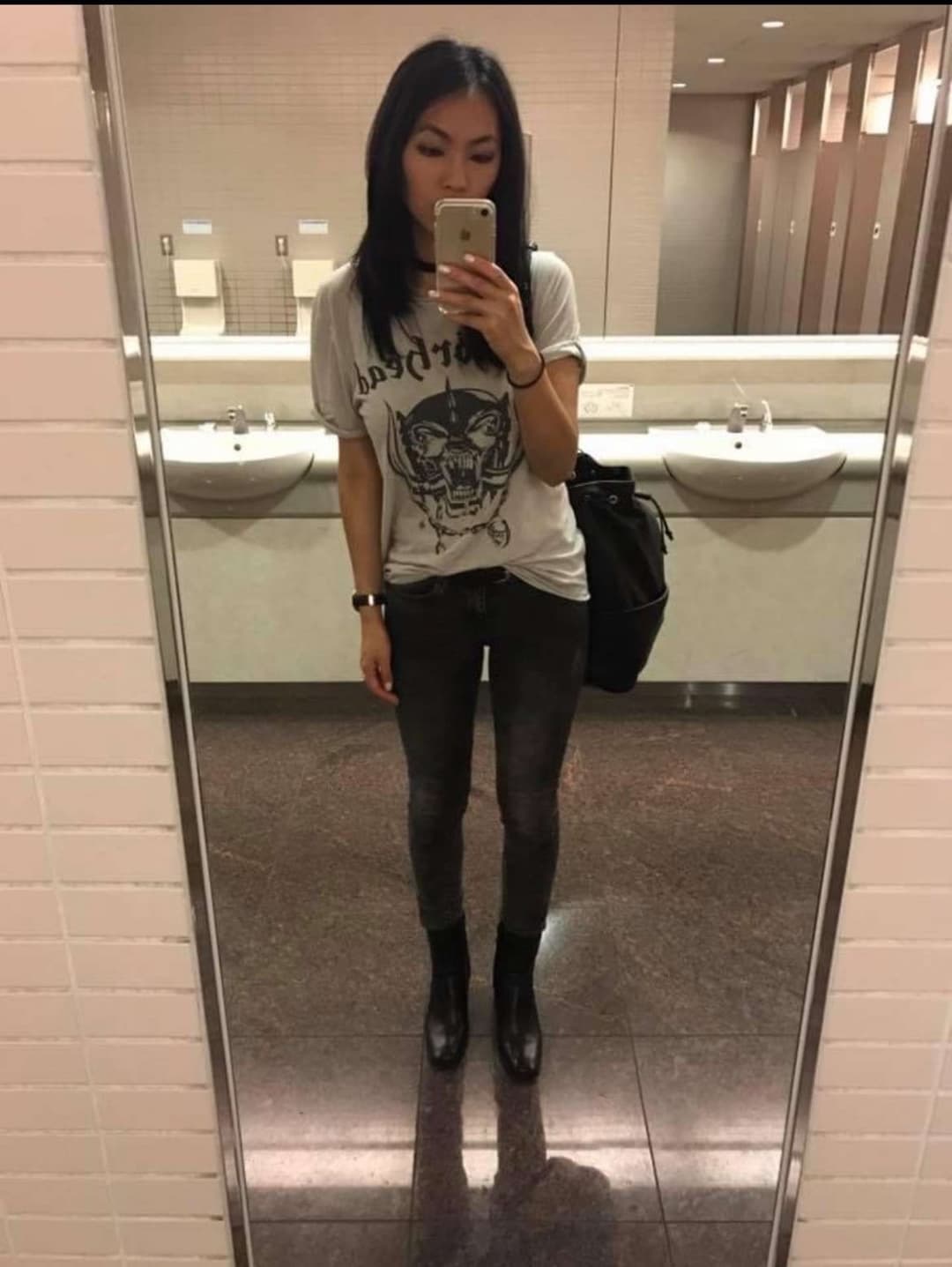 Risking Asian slut Gloria Tong dm or snap jmartin8857 to chat about her