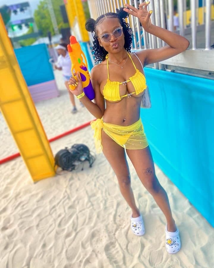 Slim bad bitch @its.masani with a lil booty