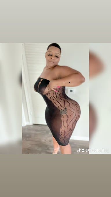 Chunky black bitch with a monster booty