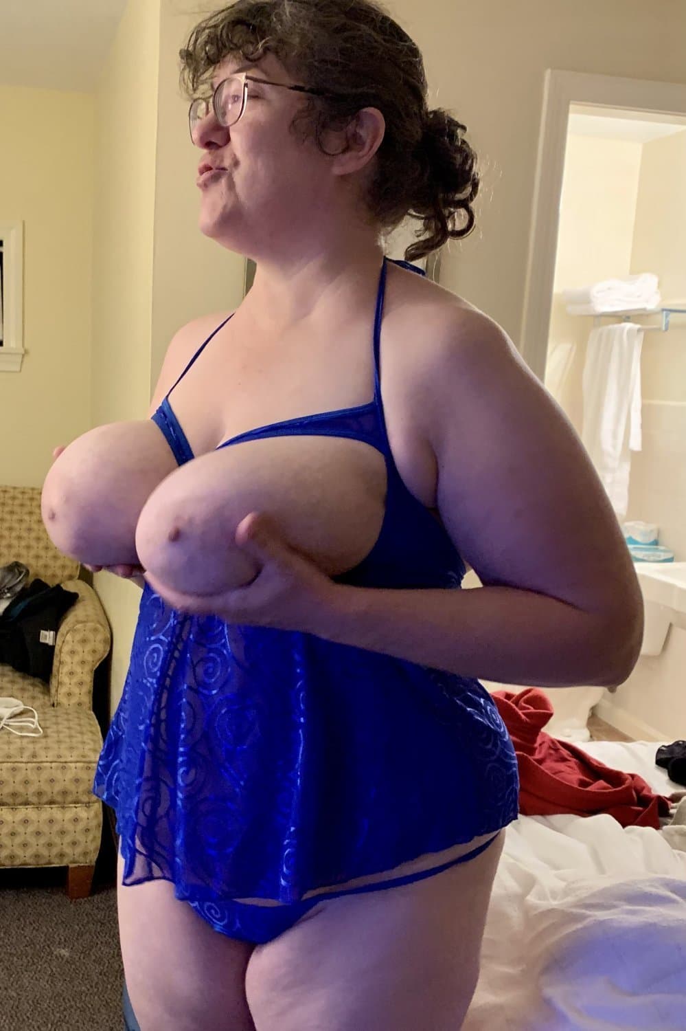 Help Dana become a Queen of Spades - repost, share, download