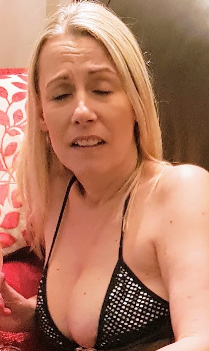 Pretty Mature UK Blonde Slag 48 From Surrey Face Big Tits Lingerie Pigtails Stockings