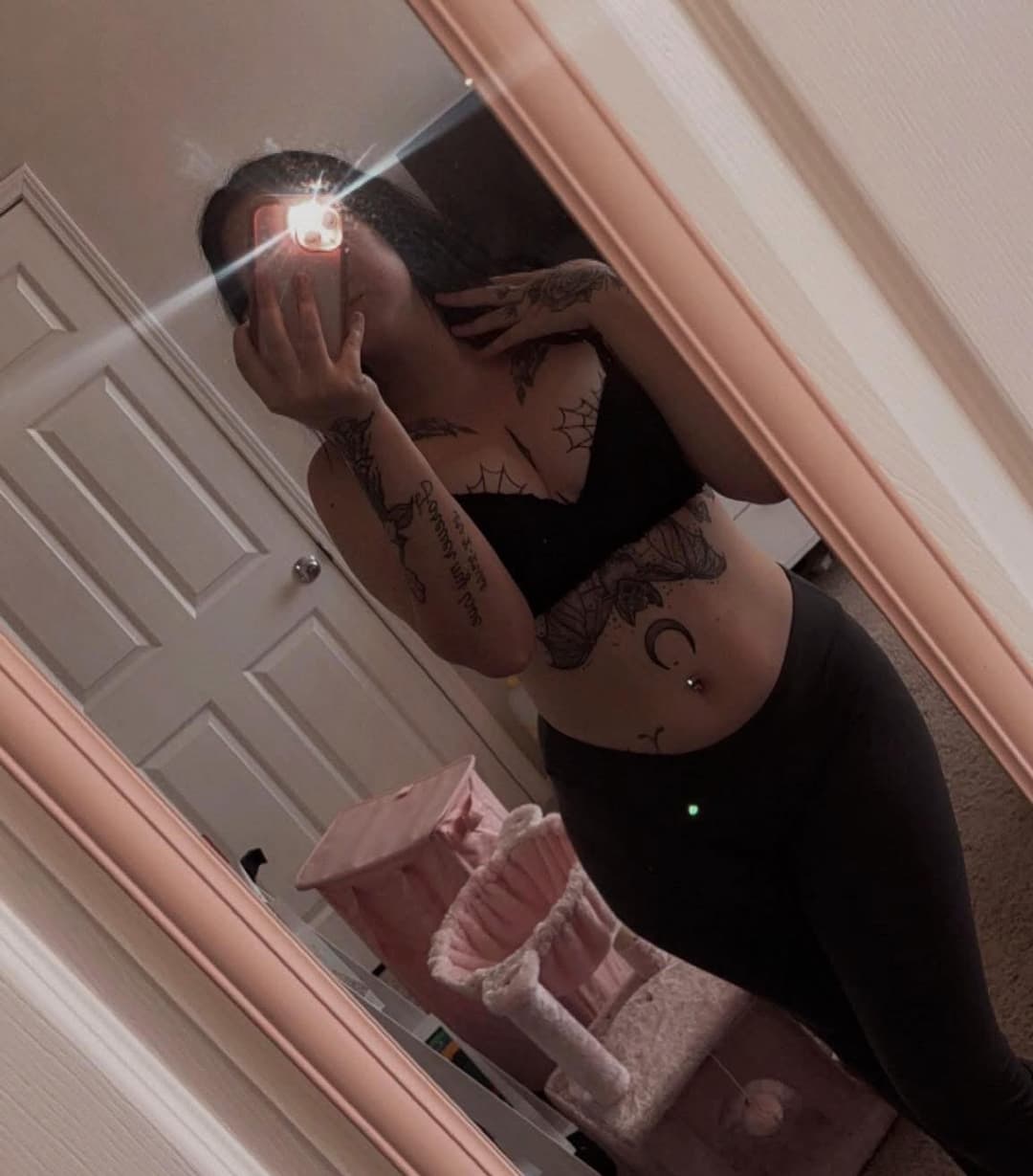 Click to view full size Beautiful fine gothic girl