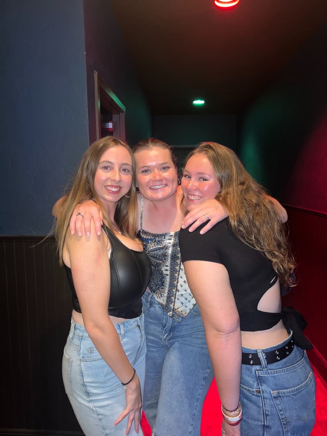 Click to view full size busty college girl Br1dg3t II