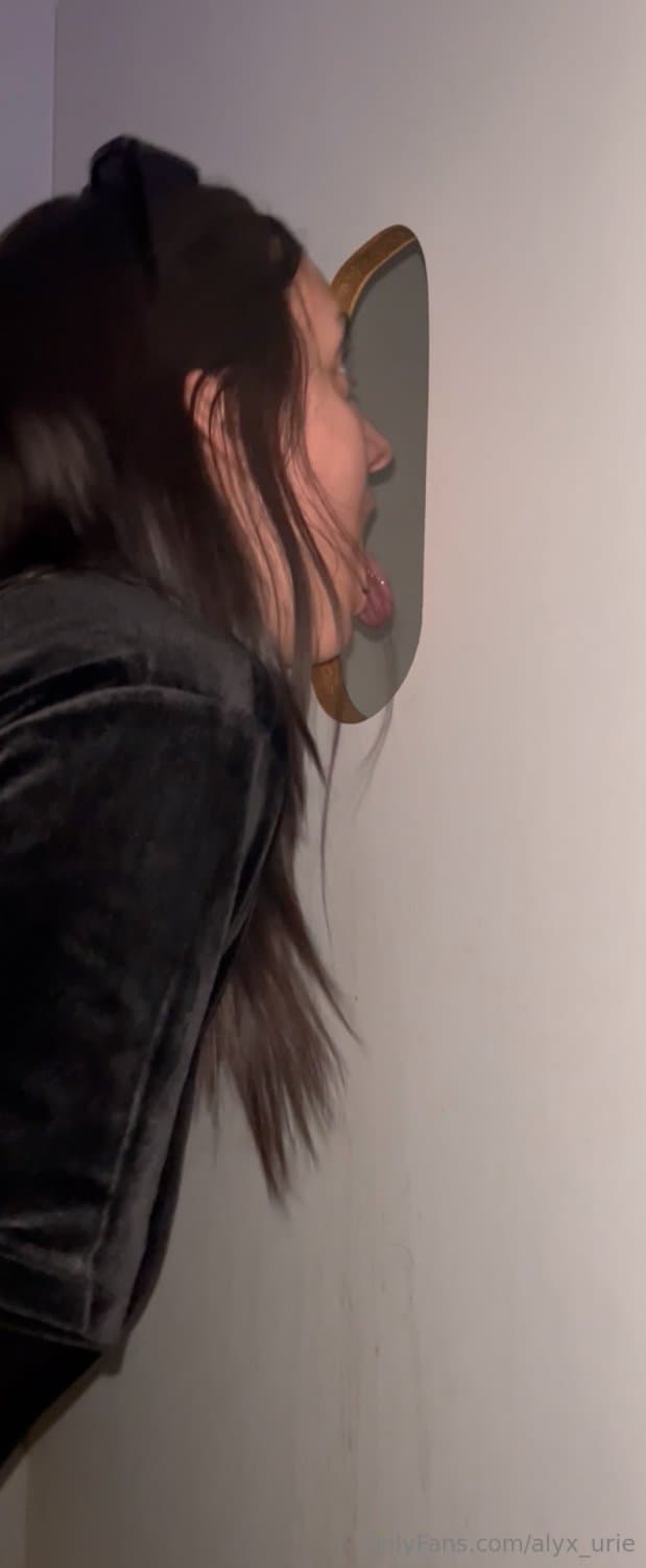 Before she went mainstream this HW went to dirty GH to drain random men