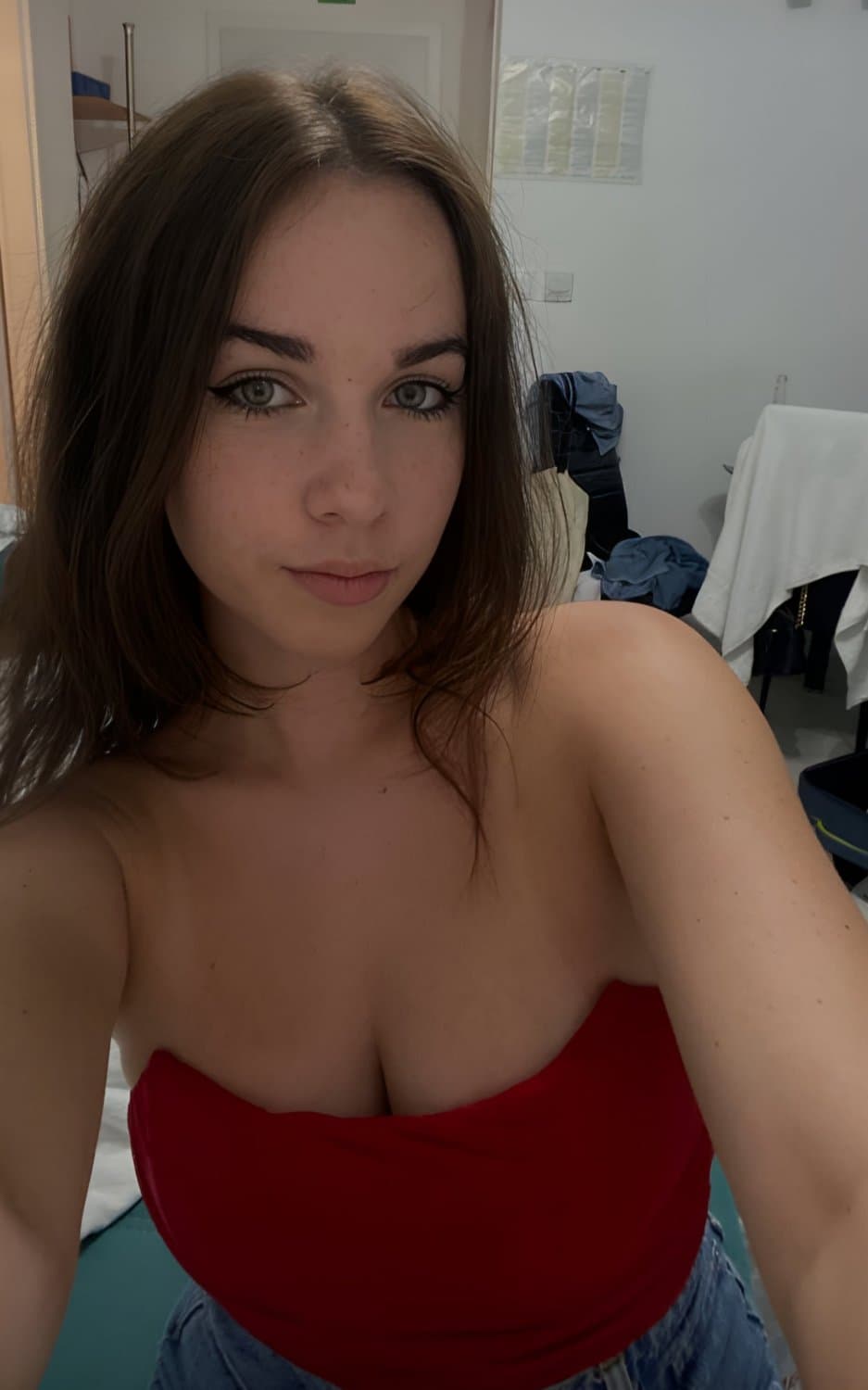 [kik] shsjebbd 19yo ex is eager for cock She wants it all day needs a good pounding and cum on face