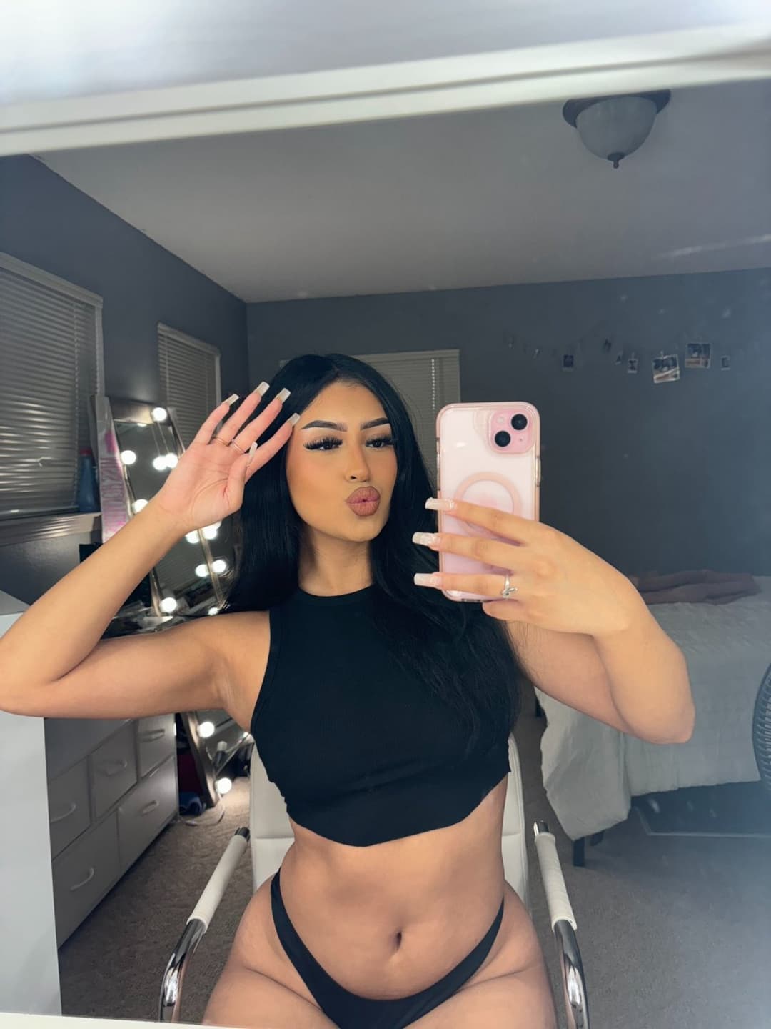 Sexy Latina Hooters girl