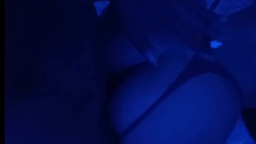 Comendo a namorada novinha de quatro