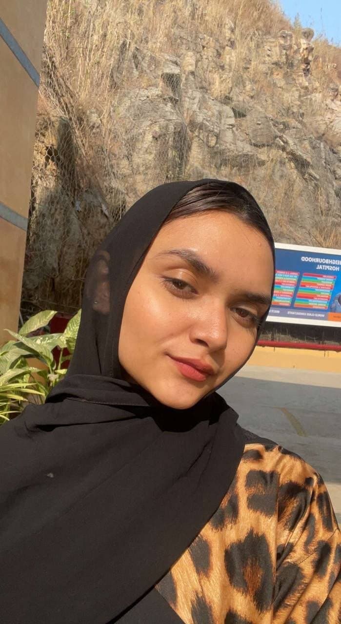 142 - Young Hot Desi girl massive nudes collection