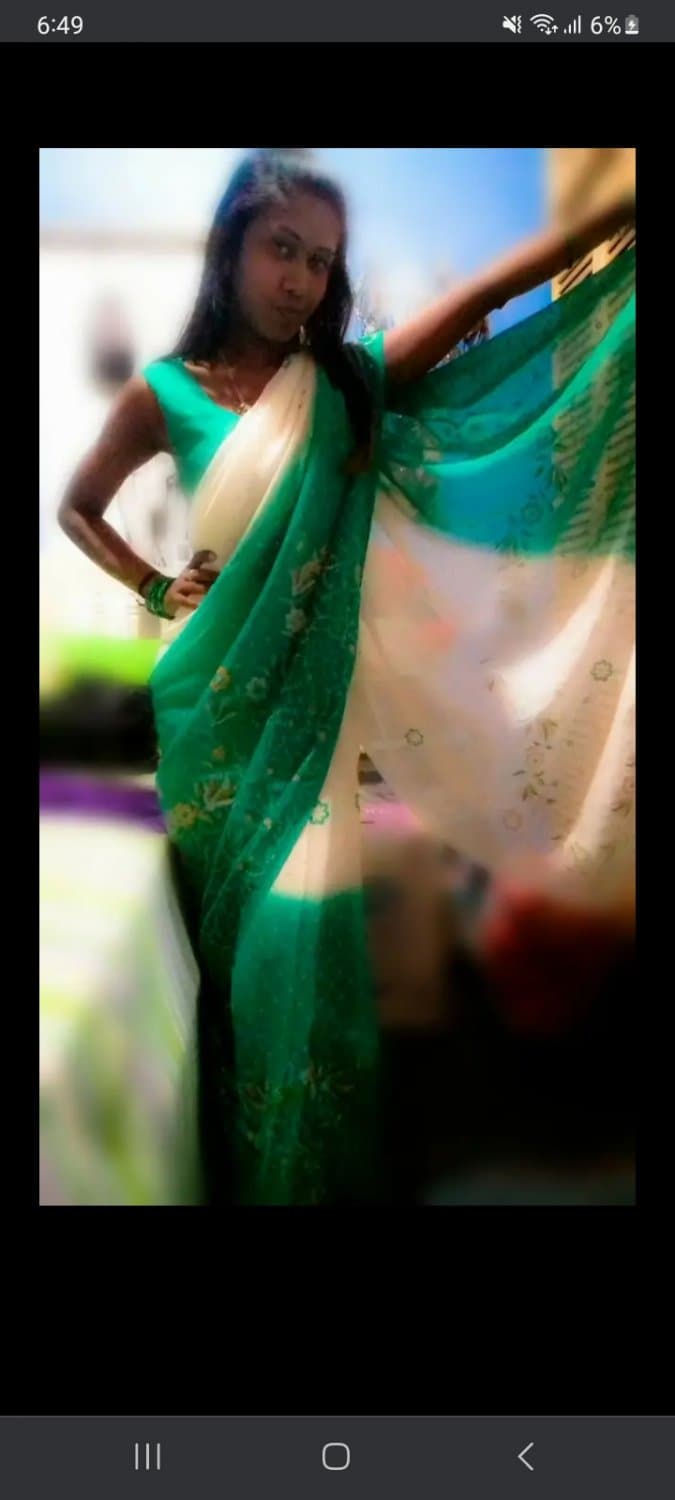 Love that my aunt shows off her body and that sexy face