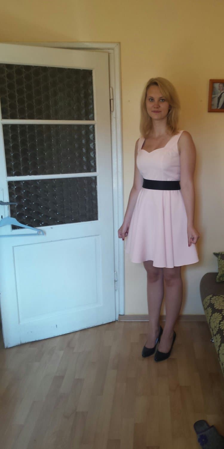 Cute foreigner Karolinka and her bangin natural curves! ?