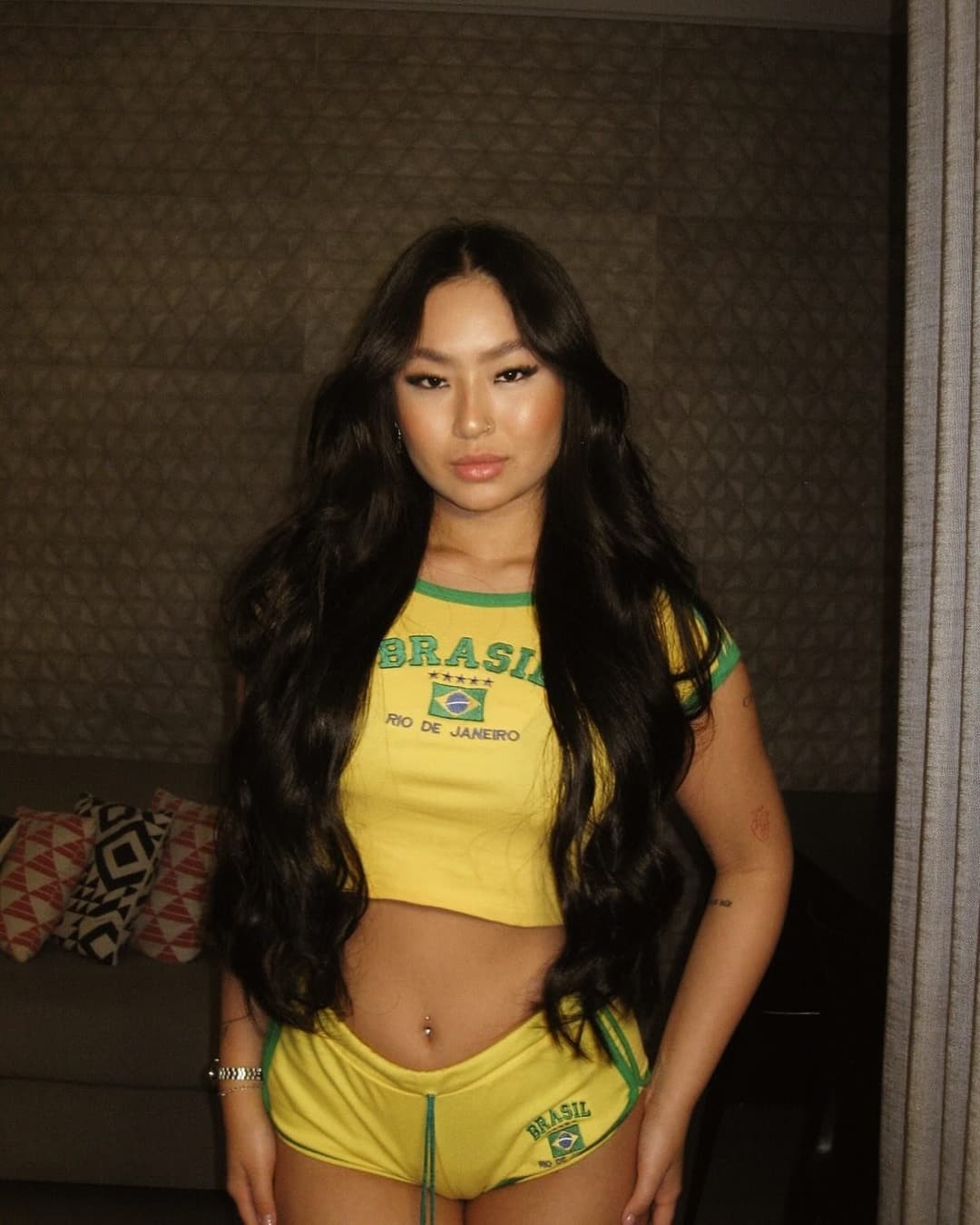 Click to view full size Annie hikari