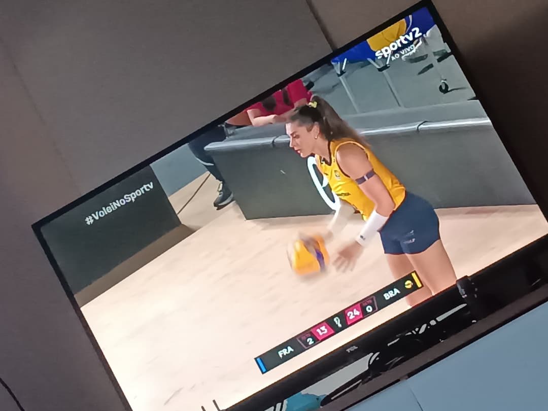 Click to view full size Eu tava assistindo o jogo da seleção e quase me acabo na punheta vendo essas gostosas ???