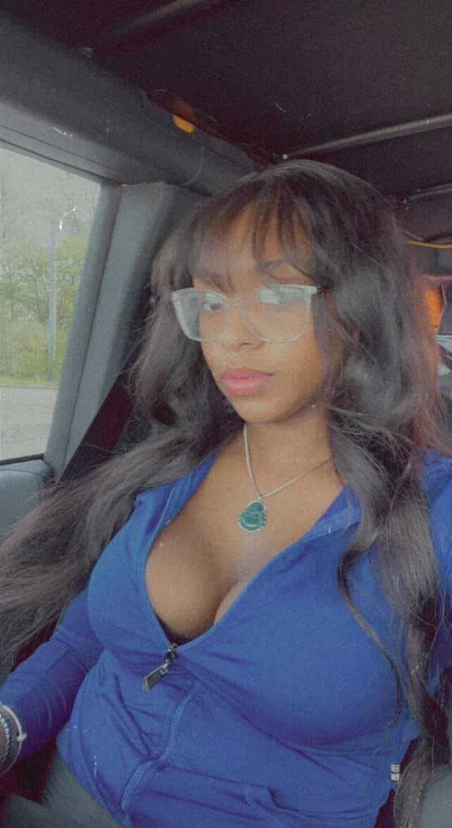 Sexy busty ebony slut Jae