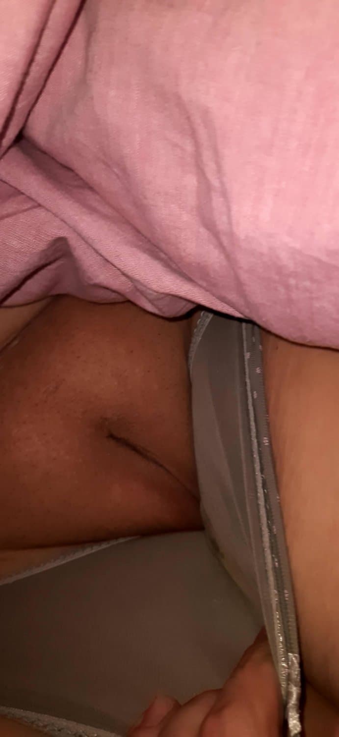 Yvonnethemilf (found my moms nudes in her early 30s)