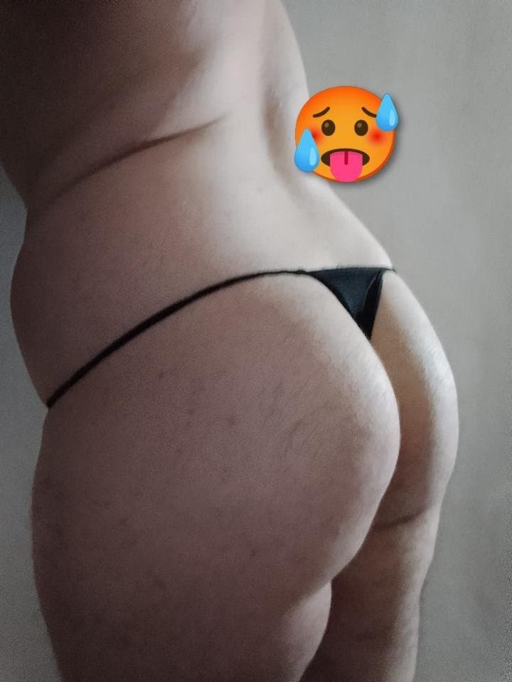 Click to view full size Femboy culon en tanga ??