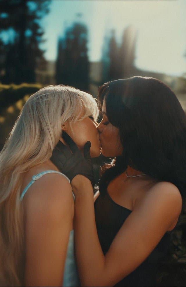 Jenna Ortega & Sabrina Carpenter lesbian kiss scenes in Taste (1080p) ???!!!