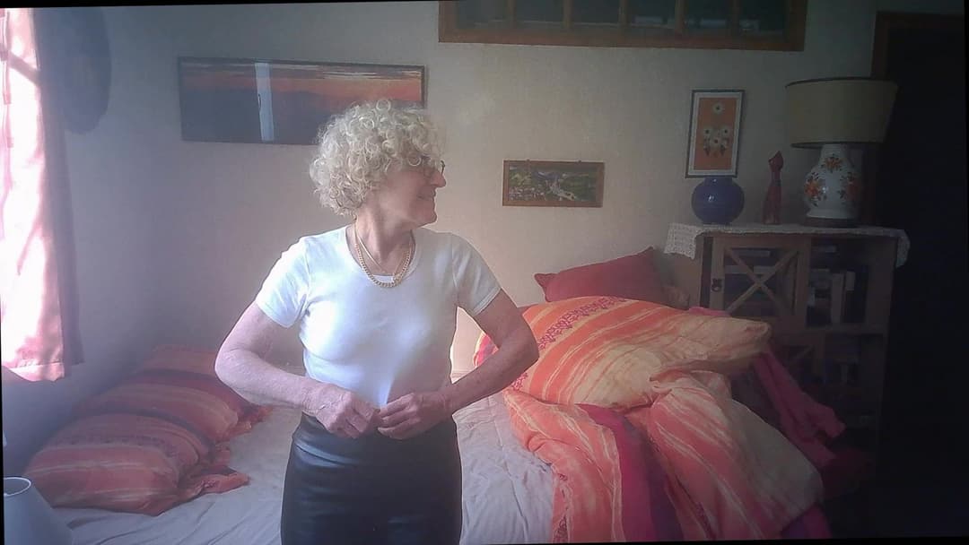 Mature Nurse Solange coming for massage and caught by  4 hidden cams !