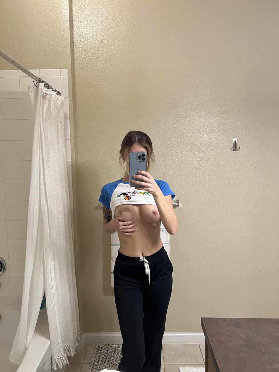Click to view full size amateur type selfies pt 1