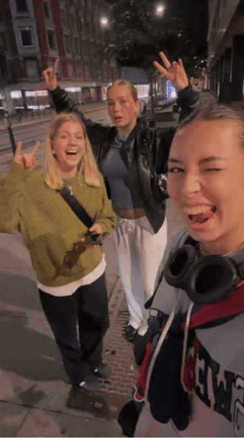 My sisters friends, ignore my sister on the right