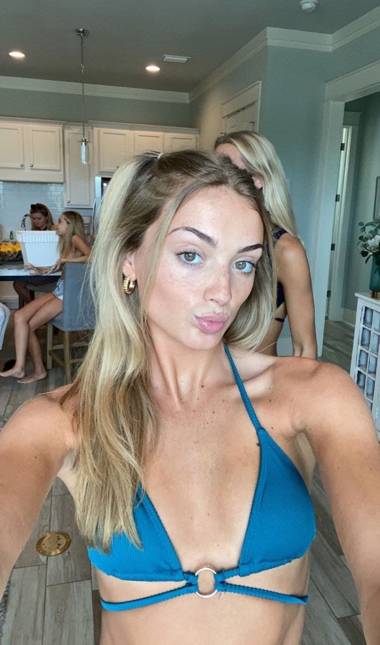 Click to view full size College 19yo Gf Stuff ??