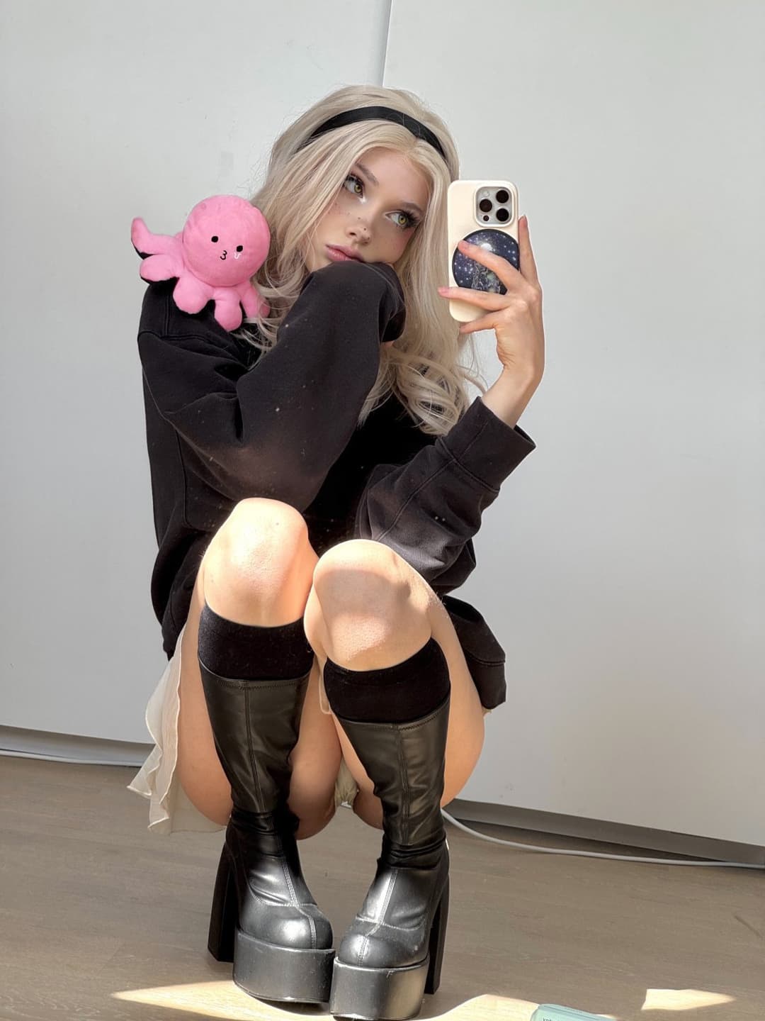 Cosplaying slut takes facial