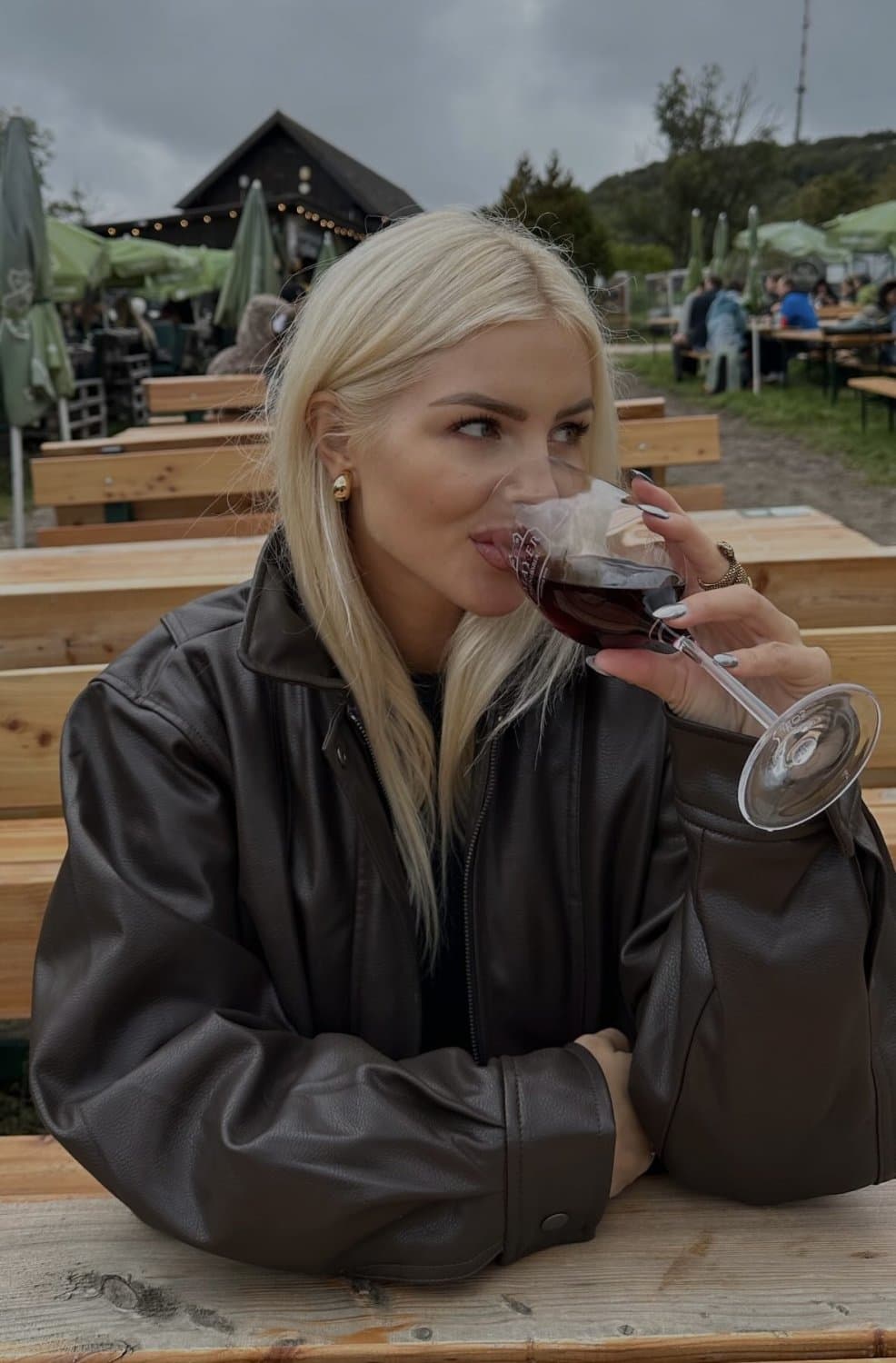 Innocent Blonde bombshell Caroline in desperate need of a cock