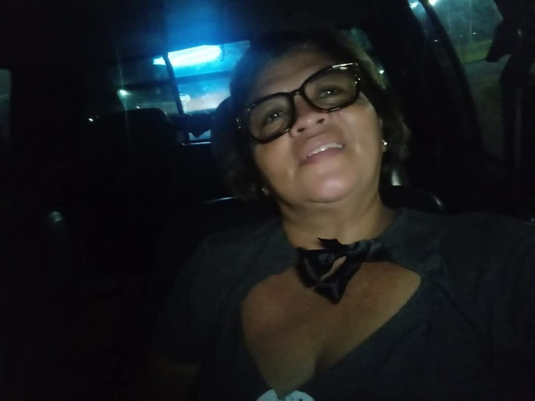 Fabiana velha deliciosa da buceta gigante e faminta por pau grande e cheio de porra !!!