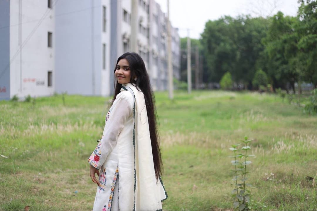 Bangladeshi Tanker GF Pressing Boobs