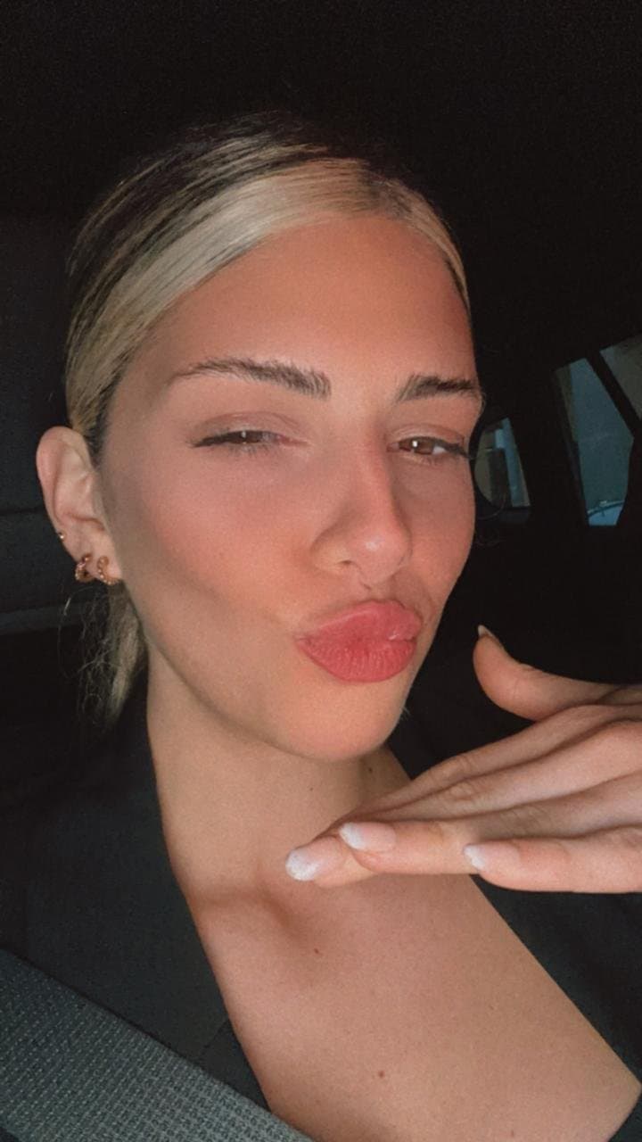 Eyes that tease… lips that tempt