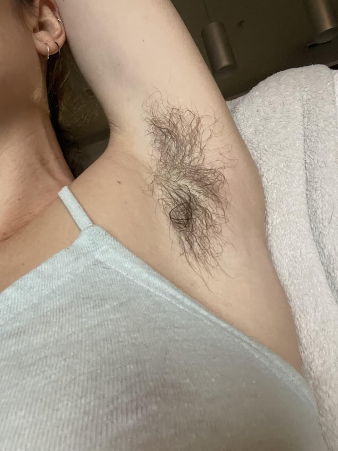 sweaty hairy armpits chic