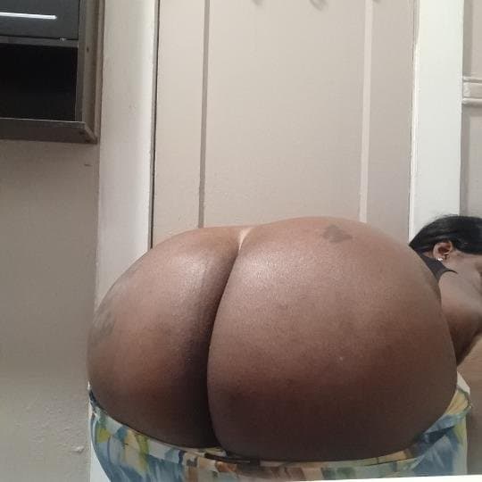 THICK BiG BOOTY MATURE EBONY MOM. MILF COUGARS phone leaked real camera roll