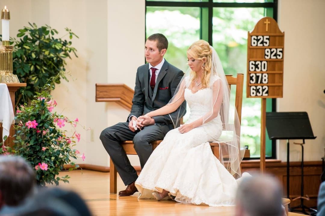 Small tits girl showing boobs at GGW