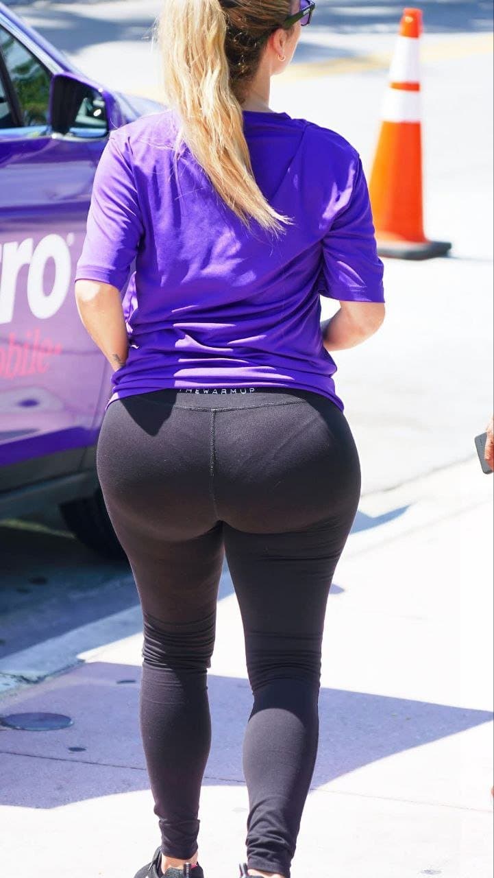 Sexy babe driving men crazy with a beautiful ass -culo