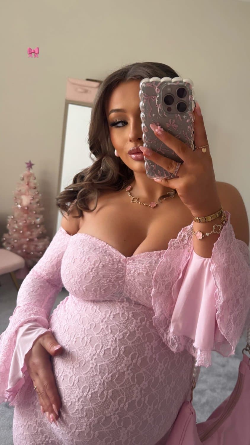 Pregnant teen Hannah big tits 2