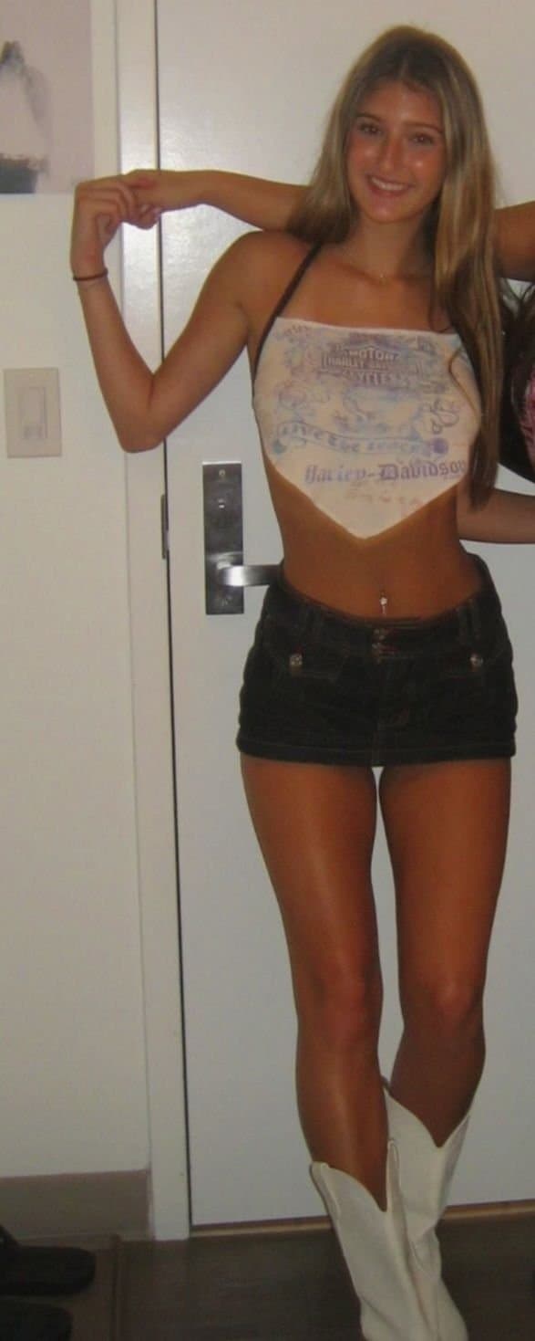 Rylee K hot slut(dm me hot sluts to post)