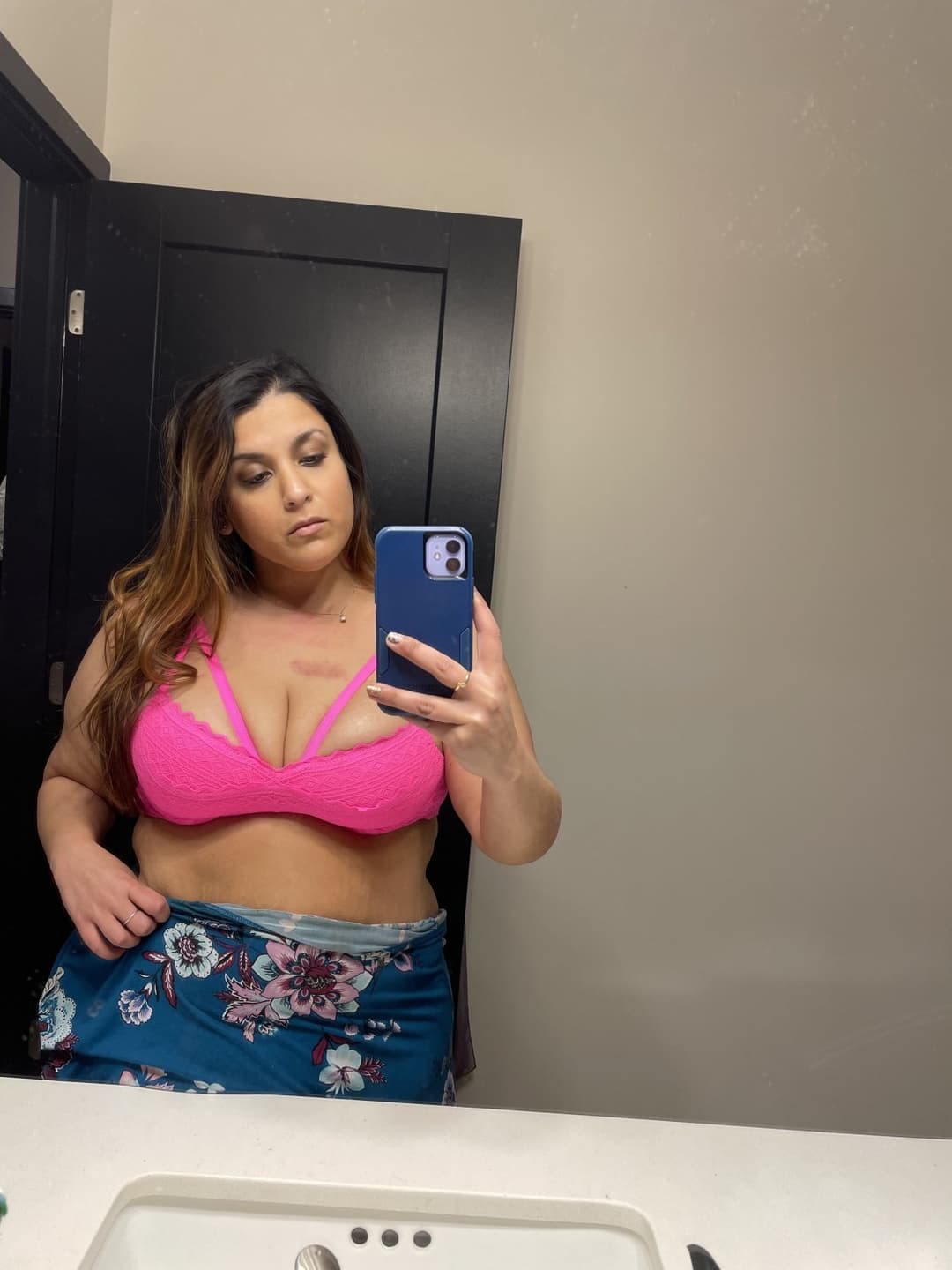 HORNY CHUBBY Indian desi TANKER NRI MILF LIKE SUCKING BWC DEEPTHROAT BLOWJOB IN CAR