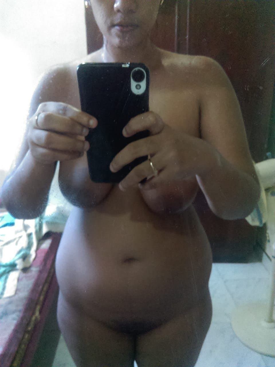 NAUGHTY BUSTY BANGLA GF ? SELFSHOT TEASING